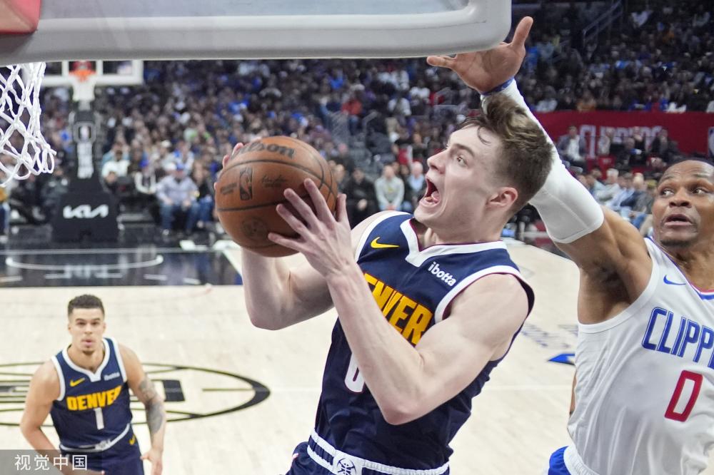 展示了他对 展示了他对