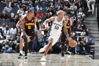 球员也冲入 球员也冲入