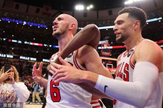 赛夜晚中 赛夜晚中